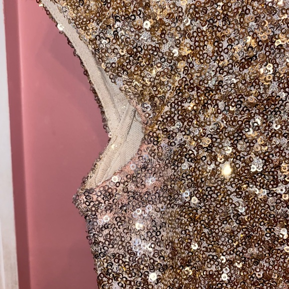 Bebe gold sequin peplum top - Picture 4 of 6